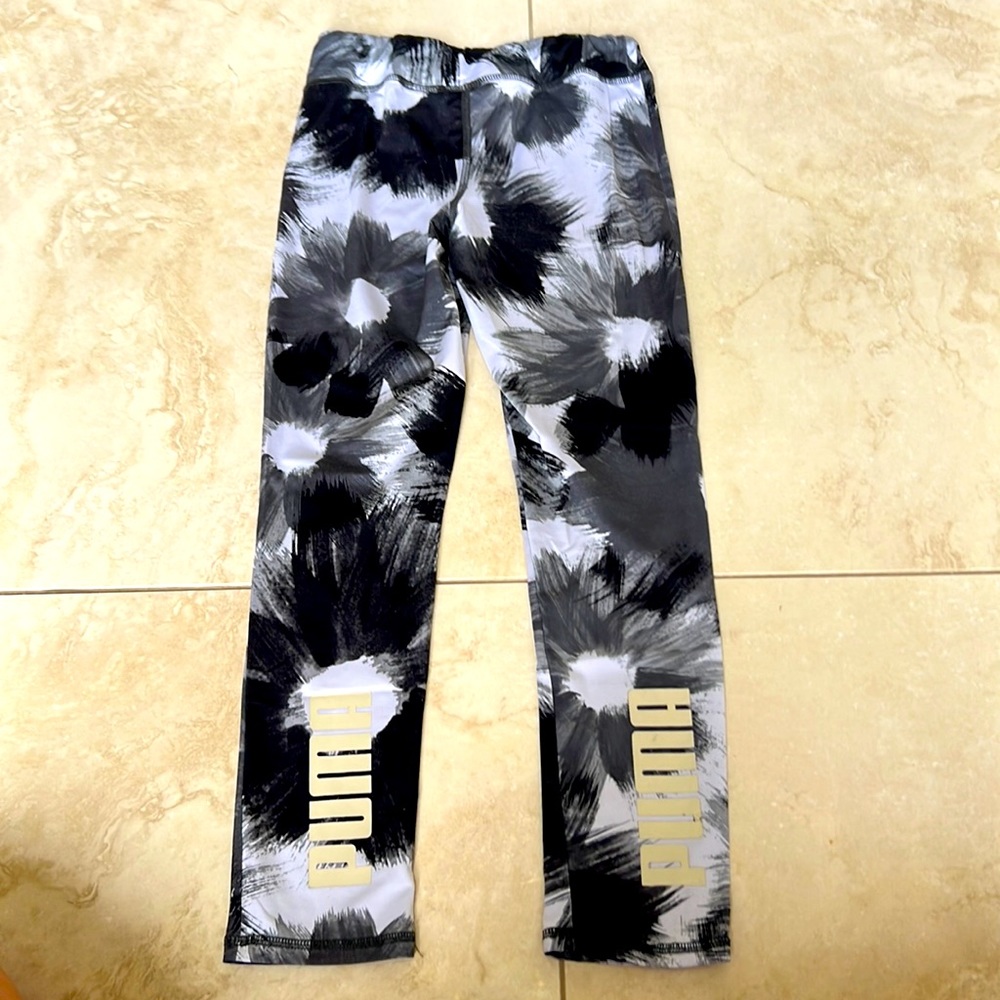 Girls puma leggings in great condition